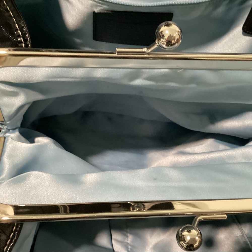 Coach black patent leather monogram kiss lock shoulder bag with silver hardware - Picture 9 of 9